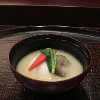 日本料理 木の花 - 胡麻豆腐と金時人参の白味噌仕立て