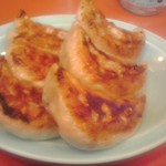 丸吉飯店 - 餃子 ４５０円(税込)(2016年12月16日撮影)