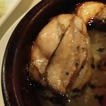 ワインバーhiro - 牡蠣のアヒージョ：ぷっくり牡蠣が美味しい