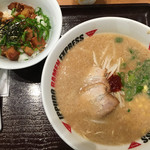 イップウドウ ラーメン エクスプレス - とんこつ味噌750円＋チャーシューまぶしご飯350円