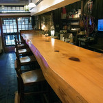 うなぎ屋酒坊・画荘 越後屋 - みごとな一枚板のカウンター　