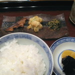 滋味 康月 - 白飯、へしこ、カリフラワーの粕和え、大根葉のじゃこ炒め、香の物