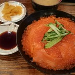 食の里 吉丸ダイニング - イクラの親子丼  980円