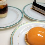 パティスリー・パリセヴェイユ - オペラ（560円）ポワール・キャラメル（600円）
      サヴァラン・ヴァンルージュ（620円）