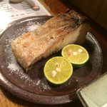 酒処　蔵 - カワハギの塩焼き 脂が乗っていて美味です