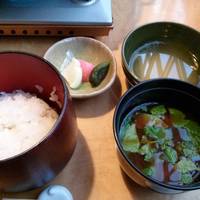 月亭 池袋店 - ご飯と赤だしとお新香と山葵ダレ！