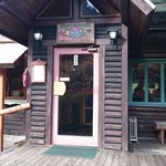 丸太小屋 - お店の入口