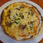 丸太小屋 - アンチョビピザ 800円（税込）