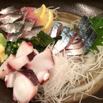 刺し盛３点チョイス。850円ワシが選んだのは・・