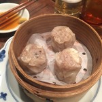 新潟 三宝亭 東京ラボ - シュウマイ。生ビールとピッタリ！