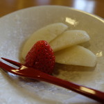 三友居 - 洋ナシとイチゴ