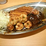 ゴーゴーカレー - 横浜カツカレー(中)。シューマイね！なるほどね！