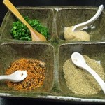 岡半 - 薬味は4種類