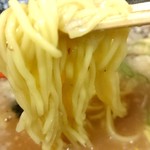 火の国 文龍 菊陽バイパス店 - 火の国 文龍 こってり黒ラーメン 麺リフト fromグリーンロール