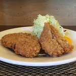 TONKATSU RESTAURANT TONTON - 左 山崎ポークのロースカツ、左 十和田ガーリックポークのミルフィーユカツ