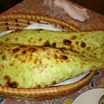 インド料理専門店 クシュクシュ - 12/17ほうれん草ナン