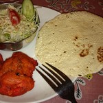 インド料理専門店 クシュクシュ 鳴神店 - 12/17カレーセセットのサラダ・テッカ・パパド