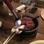 organ - 2016.12.9北海道産 蝦夷鹿のロースト 鹿肉のクロメスキ添え：テーブルで桜の枝を燻してくれます