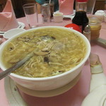 Happy Days Seafood Restaurant - 最初はフカヒレスープ、もはや中華料理には欠かせない一品ですね。