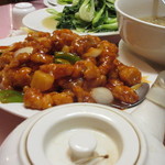 Happy Days Seafood Restaurant - 酢豚、此れは絶品。日本人に良く合う味付けをされてました。
            
            参加者に一番人気、私もこれでご飯をいただきました。
            