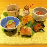 霞町三○一ノ一 - "前菜八寸：磯つぶ貝旨煮・高森和牛たたき・あん肝生姜煮・なまこ酢・
            カマス棒寿司（千葉）・栗渋皮煮・玉子焼き"