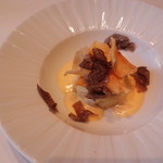 unito - 菊芋のスフォルマート　ラスケーラチーズのフォンデュ　黒トリュフがけ