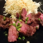 円山ダイニング - 和牛コメカミ肉のステーキ
