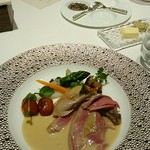 メゾン タテル ヨシノ - ブレス産鳩のヴェッシー包み　鳩の肉汁とトリュフのクリームソース