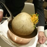 メゾン タテル ヨシノ - ブレス産鳩のヴェッシー包み　膀胱がパンパン！