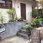 カフェ ルーディー - お店のエントランス