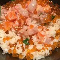 SUSHI TOKYO TEN、 新宿ニュウマン店 - すしまぶし　食べても具が減りません