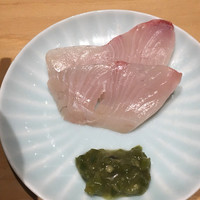 SUSHI TOKYO TEN、 新宿ニュウマン店 - カンパチとわさび