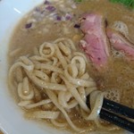 麺麓menroku - もっちりとした平打ち麺