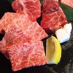 炭火焼肉一升びん - 松阪肉上セット（280g）　5,800円