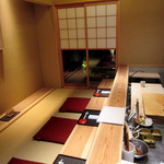 竹ざき - 奥に籠る感じ。掘りごたつ式カウンター(2016.11月)