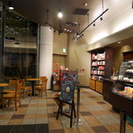 スターバックス・コーヒー - 一階席