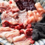 韓灯 - 料理写真:モツは新鮮さと下ごしらえが命。当店のホルモン塩焼きはレモン汁に漬けるなんてことはしません。そのまま塩・胡椒だけで焼く素焼きです。