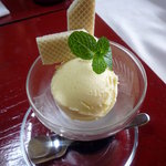 魚信旅館 - galetterie COMMONのバニラアイス