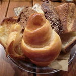 ルーエプラッツ ツオップ - パン盛り合わせ