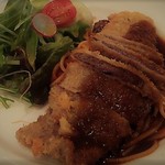 洋食屋 ふじ家 - 「佐賀牛ビーフカツ」アップ。薄いお肉ですが、けっこうボリュームあります。