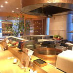 カウンターお野菜天ぷら mego - 端のカウンター席から
      