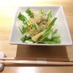 カウンターお野菜天ぷら mego - 白菜サラダ