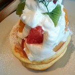 レインボーパンケーキ - りんご、ミカン、キウイ、ゴロゴロ