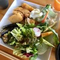 春秋 溜池山王店 - 8種の野菜料理 盛り放題 @1,200円 2016年12月