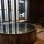 草菴 - 仙-sen-
      部屋の半露天風呂。奥にはﾃﾗｽもあるよ♡