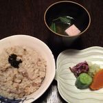 草菴 - 焚き込みご飯、香の物、お吸い物