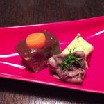 草菴 - 島根和牛ﾐｰﾄﾛｰﾌ、せせりの赤ﾜｲﾝ蒸し