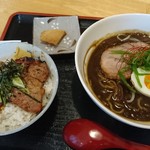 小舟 - ミニ室蘭豚丼＆ミニカレーラーメン　910円