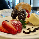 カフェ・ディ・フェスタ - バレンタインシュー ハートロール添え 2016/02/05