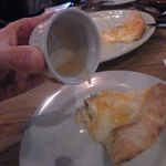 PUBLIC HOUSE - ピザにハチミツをかけて…